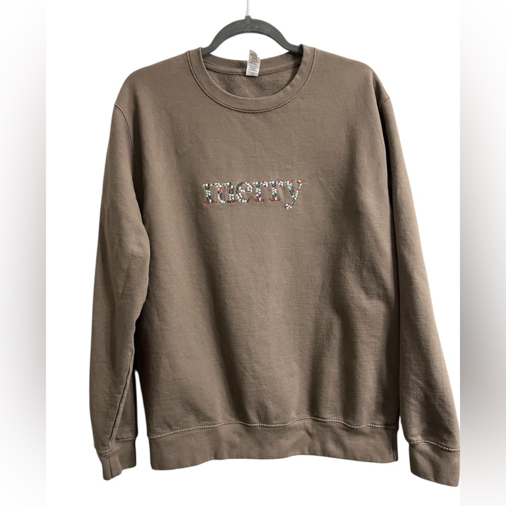 Merry Christmas Berries Graphic Crewneck Sweatshirt